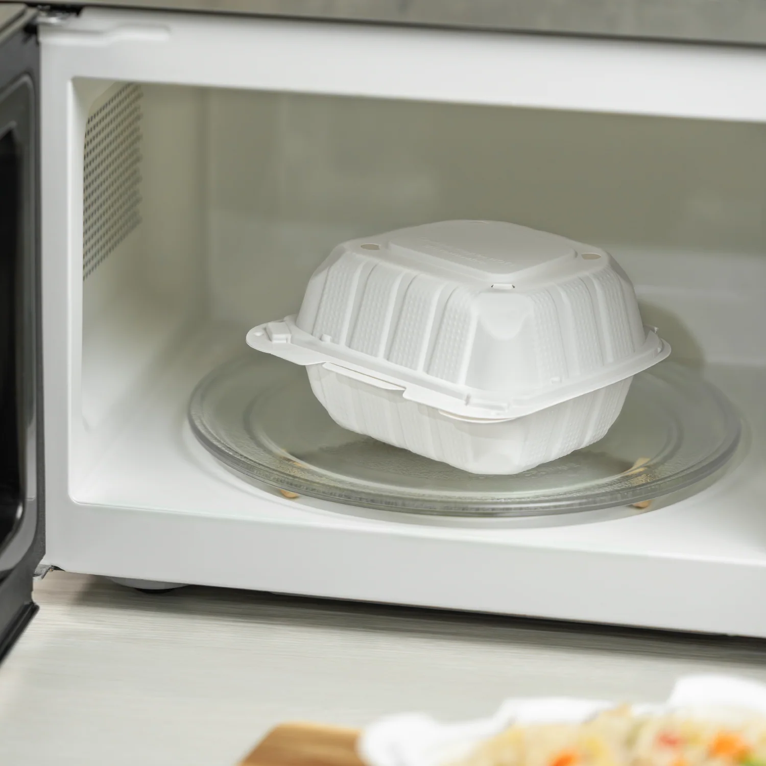 Karat Earth 6" x 6" Mineral Filled PP Hinged Container, White - 400 pcs - Image 3