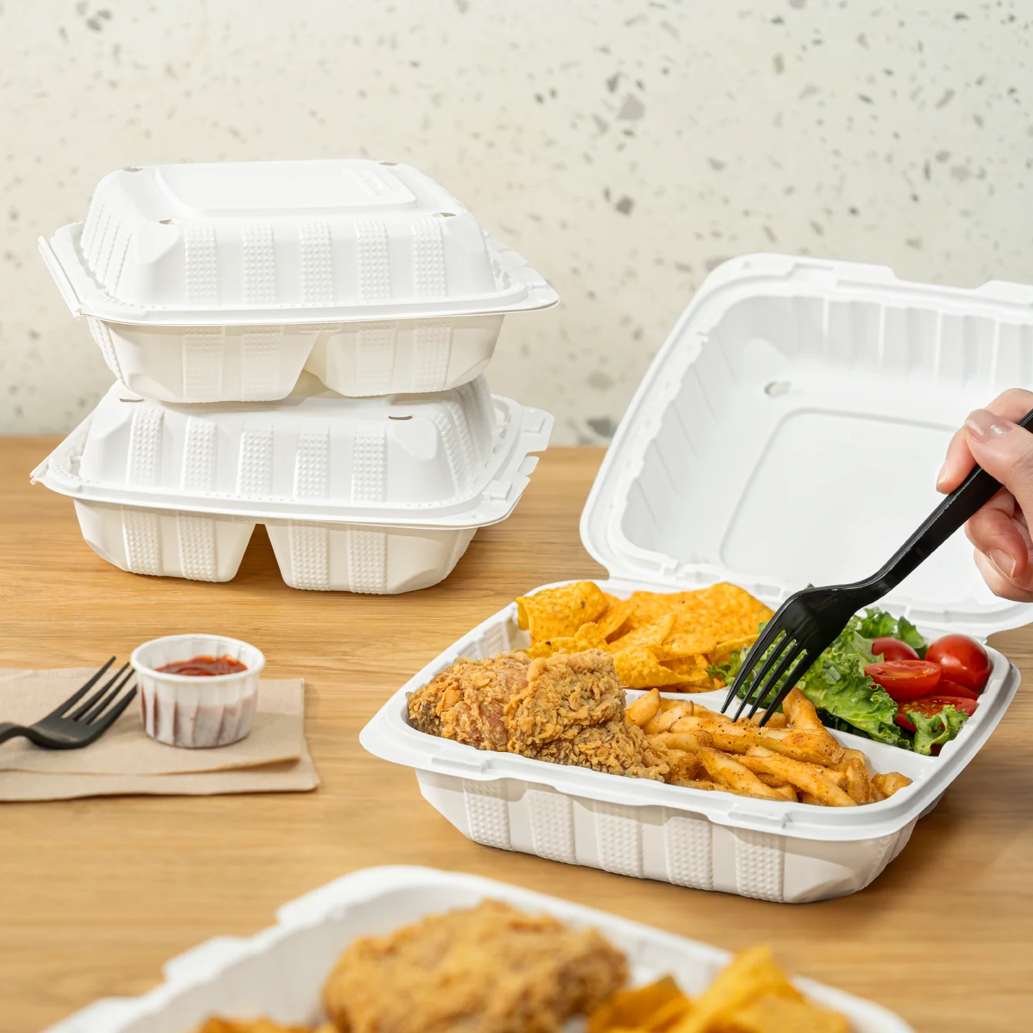 Karat Earth 8" x 8" Mineral Filled PP Hinged Container, White, 3 compartments - 200 pcs - Image 3