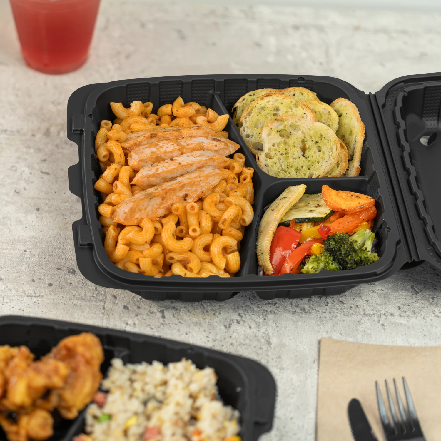 Karat Earth 9" x 9" Mineral Filled PP Hinged Container, Black, 3 compartments - 120 pcs - Image 3