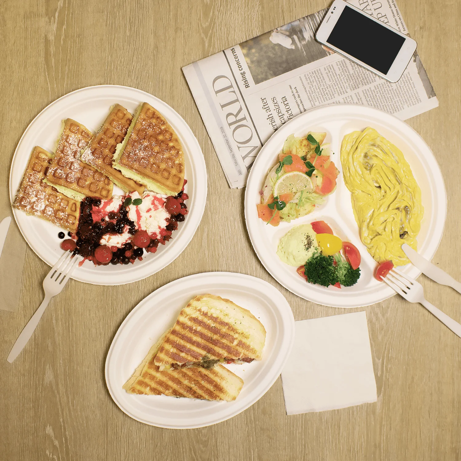 Karat Earth 3 Compartments, 10'' Molded Fiber Round Plates, PFAS Free, White - 500 pcs - Image 4