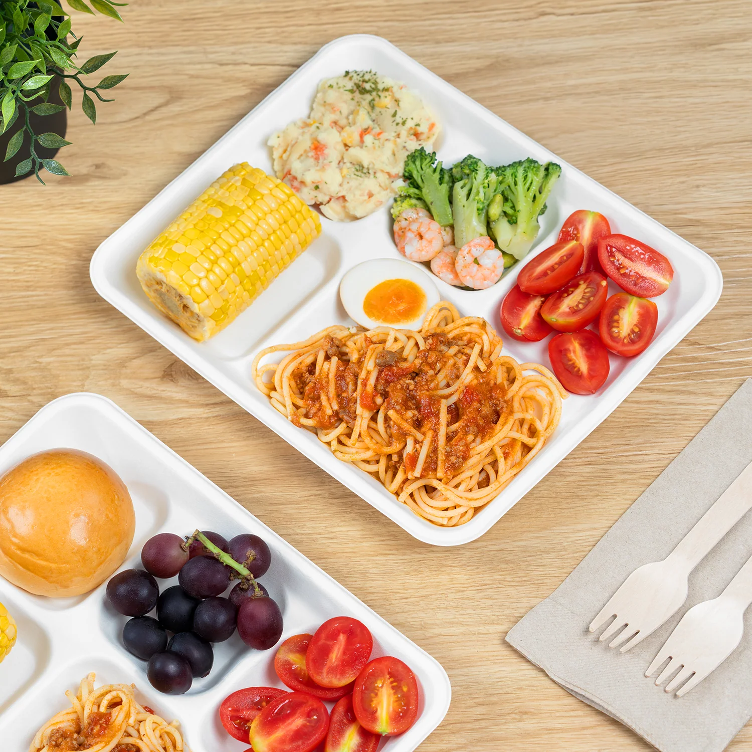 Karat Earth 5 Compartments, 10" Molded Fiber Trays, PFAS Free, White - 400 pcs - Image 3