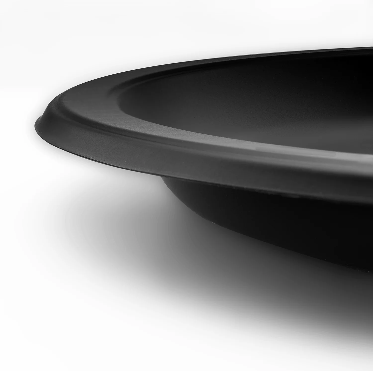 Karat Earth 9" Mineral Filled PP Round Plates, Black - 500 pcs - Image 6
