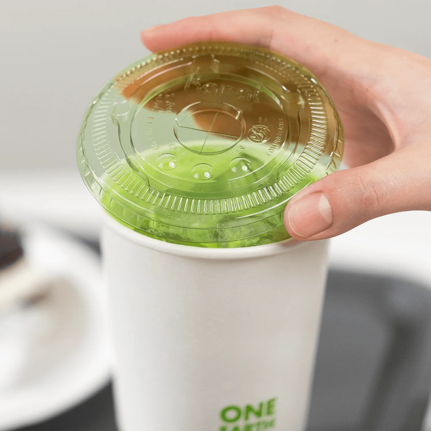 Karat Earth 90mm PLA Flat Lids for 12-22oz Cold Cups, Green - 1,000 pcs - Image 3
